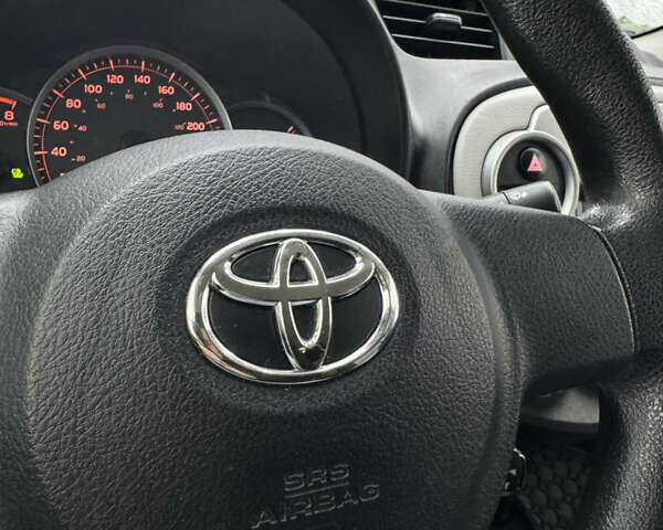 Синий Тойота Ярис, объемом двигателя 1.5 л и пробегом 212 тыс. км за 8000 $, фото 29 на Automoto.ua