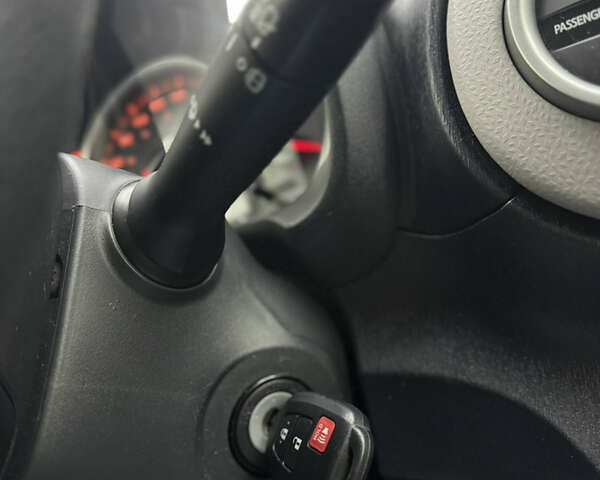 Синий Тойота Ярис, объемом двигателя 1.5 л и пробегом 212 тыс. км за 8000 $, фото 30 на Automoto.ua