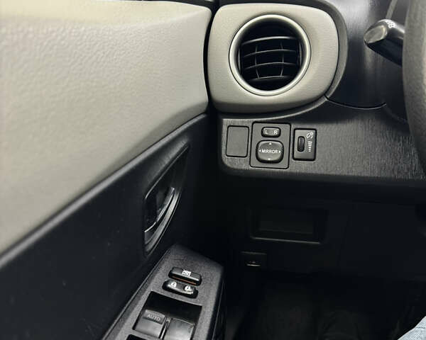 Синий Тойота Ярис, объемом двигателя 1.5 л и пробегом 212 тыс. км за 8000 $, фото 25 на Automoto.ua