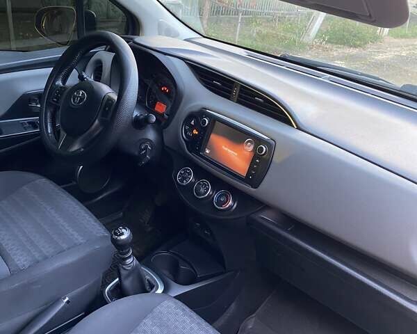 Тойота Яріс 2016 у Никополе на Automoto.ua Синій Тойота Яріс, об'ємом двигуна 1.36 л та пробігом 174 тис. км за 10500 $, фото 9 на Automoto.ua