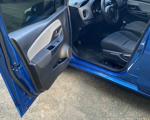 Тойота Яріс 2016 у Никополе на Automoto.ua Синій Тойота Яріс, об'ємом двигуна 1.36 л та пробігом 174 тис. км за 10500 $, фото 6 на Automoto.ua