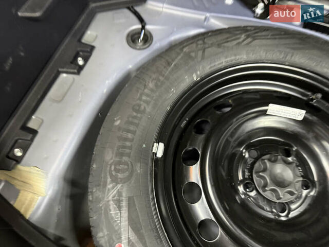 Синій Тойота Яріс, об'ємом двигуна 1.49 л та пробігом 6 тис. км за 25999 $, фото 53 на Automoto.ua