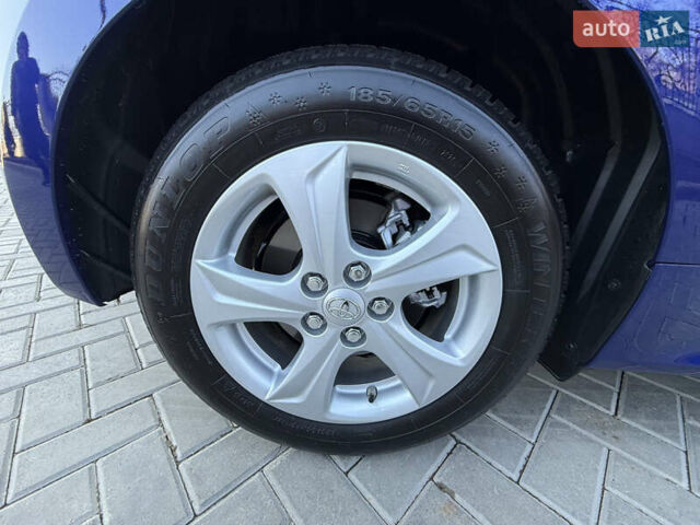 Синій Тойота Яріс, об'ємом двигуна 1.49 л та пробігом 6 тис. км за 25999 $, фото 34 на Automoto.ua