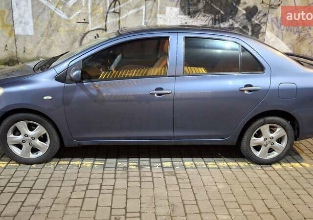 Синій Тойота Яріс, об'ємом двигуна 1.5 л та пробігом 240 тис. км за 5500 $, фото 1 на Automoto.ua