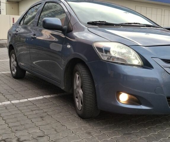 Синий Тойота Ярис, объемом двигателя 1.5 л и пробегом 240 тыс. км за 5600 $, фото 4 на Automoto.ua