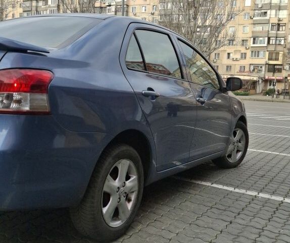 Синий Тойота Ярис, объемом двигателя 1.5 л и пробегом 240 тыс. км за 5600 $, фото 3 на Automoto.ua