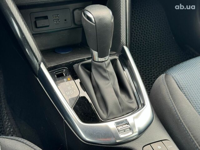 Синій Тойота Яріс, об'ємом двигуна 1.5 л та пробігом 170 тис. км за 12790 $, фото 28 на Automoto.ua