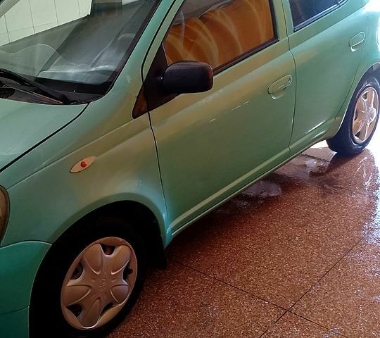 Зеленый Тойота Ярис, объемом двигателя 1 л и пробегом 254 тыс. км за 3000 $, фото 9 на Automoto.ua