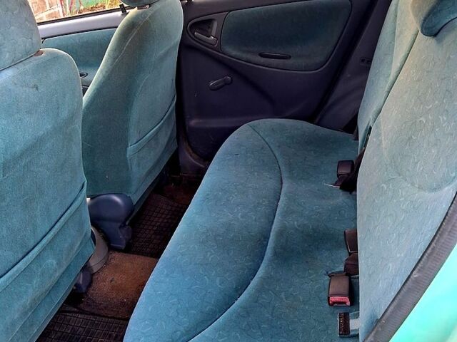 Зеленый Тойота Ярис, объемом двигателя 1 л и пробегом 254 тыс. км за 3000 $, фото 4 на Automoto.ua