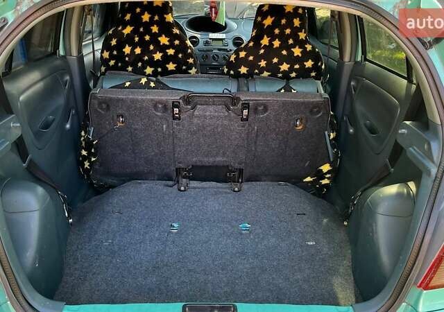 Зелений Тойота Яріс, об'ємом двигуна 1 л та пробігом 328 тис. км за 3250 $, фото 15 на Automoto.ua