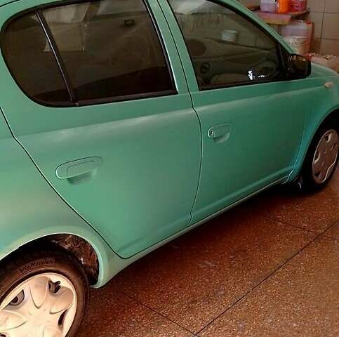 Зеленый Тойота Ярис, объемом двигателя 1 л и пробегом 254 тыс. км за 3000 $, фото 6 на Automoto.ua