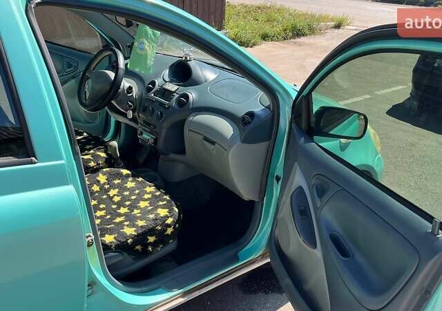 Зелений Тойота Яріс, об'ємом двигуна 1 л та пробігом 328 тис. км за 3250 $, фото 6 на Automoto.ua