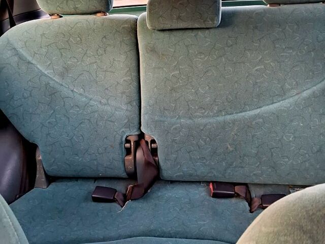 Зеленый Тойота Ярис, объемом двигателя 1 л и пробегом 254 тыс. км за 3000 $, фото 5 на Automoto.ua