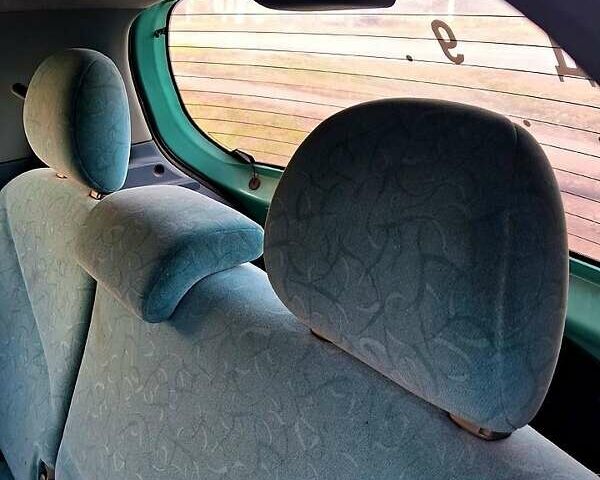 Зеленый Тойота Ярис, объемом двигателя 1 л и пробегом 254 тыс. км за 3000 $, фото 1 на Automoto.ua