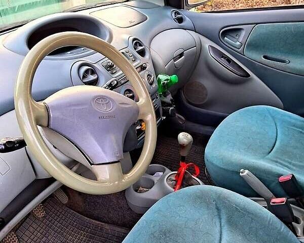 Зеленый Тойота Ярис, объемом двигателя 1 л и пробегом 254 тыс. км за 3000 $, фото 4 на Automoto.ua