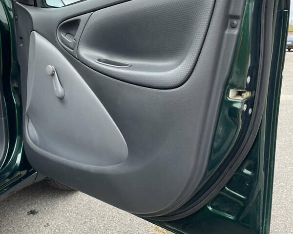 Тойота Ярис 1999 в Запорожье на Automoto.ua Зеленый Тойота Ярис, объемом двигателя 1 л и пробегом 85 тыс. км за 4950 $, фото 14 на Automoto.ua
