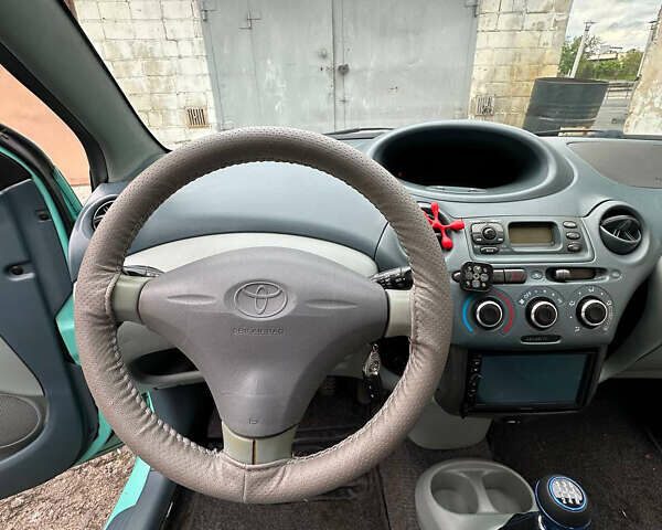 Зеленый Тойота Ярис, объемом двигателя 1 л и пробегом 264 тыс. км за 2300 $, фото 4 на Automoto.ua
