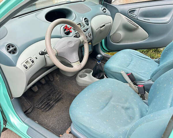 Зеленый Тойота Ярис, объемом двигателя 1 л и пробегом 264 тыс. км за 2300 $, фото 3 на Automoto.ua