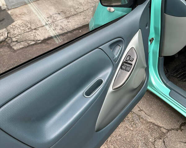 Зеленый Тойота Ярис, объемом двигателя 1 л и пробегом 264 тыс. км за 2300 $, фото 2 на Automoto.ua