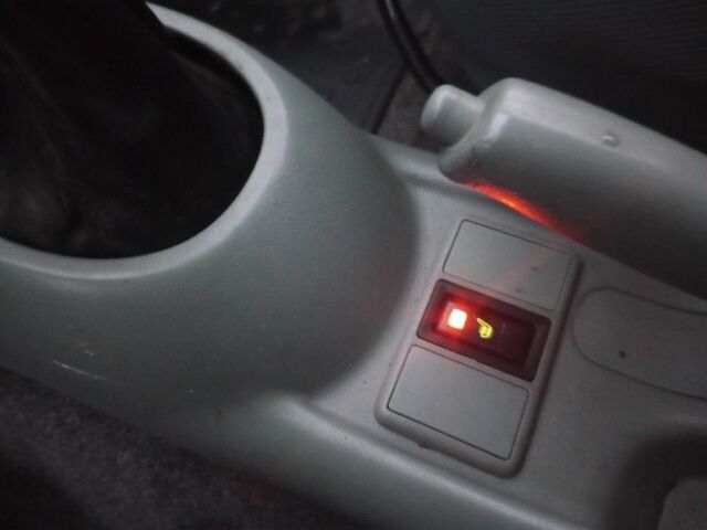 Зеленый Тойота Ярис, объемом двигателя 1 л и пробегом 370 тыс. км за 3000 $, фото 10 на Automoto.ua