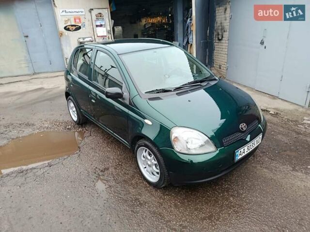 Зеленый Тойота Ярис, объемом двигателя 1.3 л и пробегом 340 тыс. км за 3700 $, фото 1 на Automoto.ua