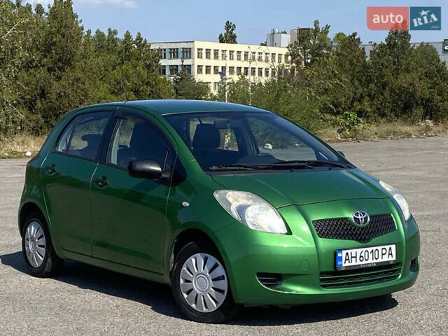 Зеленый Тойота Ярис, объемом двигателя 1.3 л и пробегом 143 тыс. км за 6800 $, фото 1 на Automoto.ua