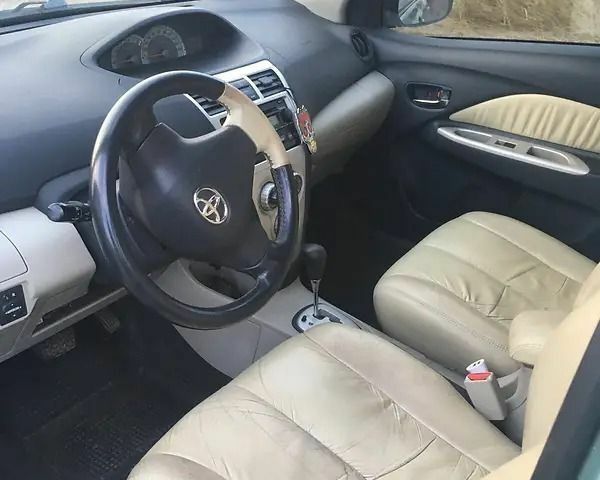 Зелений Тойота Яріс, об'ємом двигуна 1.3 л та пробігом 236 тис. км за 6366 $, фото 1 на Automoto.ua