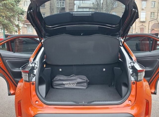 Оранжевый Тойота Ярис, объемом двигателя 0 л и пробегом 62 тыс. км за 23999 $, фото 12 на Automoto.ua