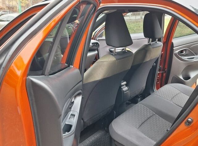 Оранжевый Тойота Ярис, объемом двигателя 0 л и пробегом 62 тыс. км за 23999 $, фото 6 на Automoto.ua