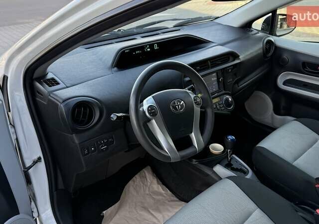 Белый Тойота Aqua, объемом двигателя 1.5 л и пробегом 85 тыс. км за 10499 $, фото 19 на Automoto.ua