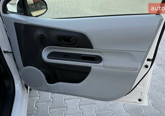 Белый Тойота Aqua, объемом двигателя 1.5 л и пробегом 85 тыс. км за 10499 $, фото 26 на Automoto.ua