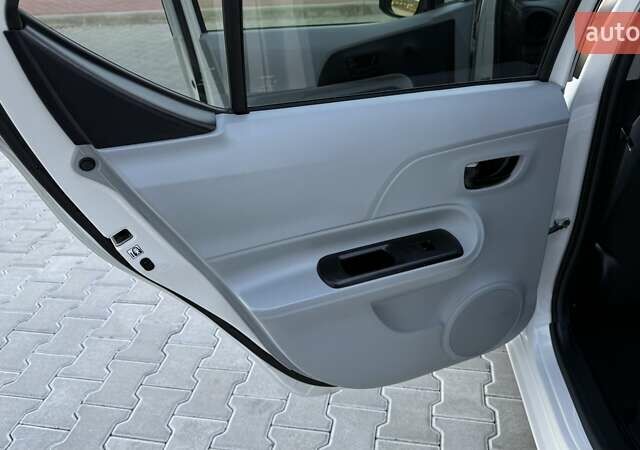 Белый Тойота Aqua, объемом двигателя 1.5 л и пробегом 85 тыс. км за 10499 $, фото 20 на Automoto.ua