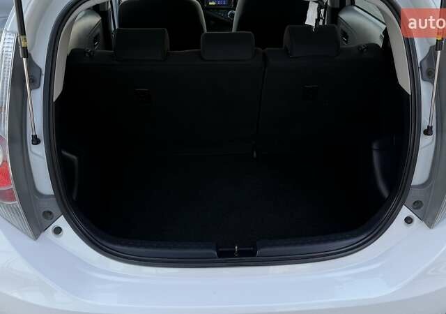 Белый Тойота Aqua, объемом двигателя 1.5 л и пробегом 85 тыс. км за 10499 $, фото 22 на Automoto.ua