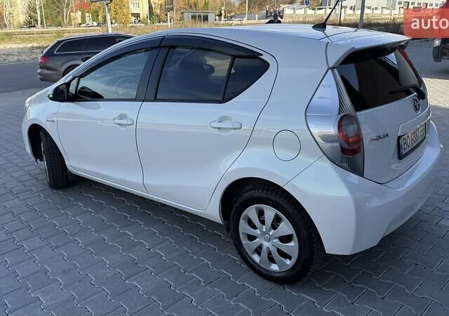 Белый Тойота Aqua, объемом двигателя 1.5 л и пробегом 85 тыс. км за 10499 $, фото 7 на Automoto.ua