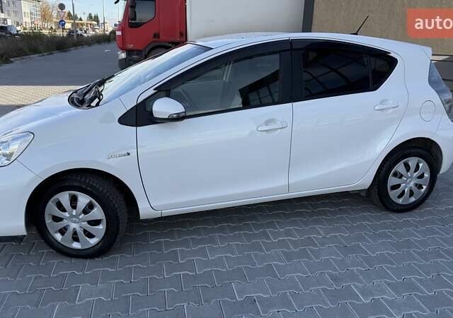 Белый Тойота Aqua, объемом двигателя 1.5 л и пробегом 85 тыс. км за 10499 $, фото 6 на Automoto.ua