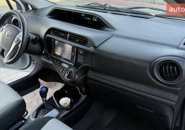 Белый Тойота Aqua, объемом двигателя 1.5 л и пробегом 85 тыс. км за 10499 $, фото 28 на Automoto.ua