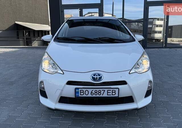 Белый Тойота Aqua, объемом двигателя 1.5 л и пробегом 85 тыс. км за 10499 $, фото 2 на Automoto.ua