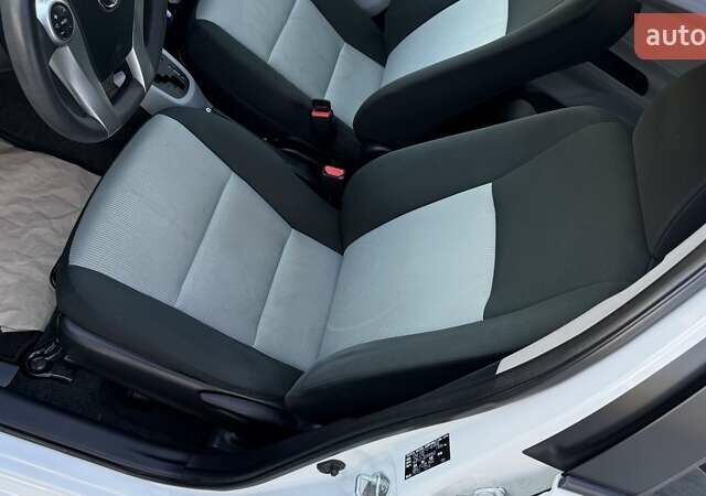 Белый Тойота Aqua, объемом двигателя 1.5 л и пробегом 85 тыс. км за 10499 $, фото 18 на Automoto.ua