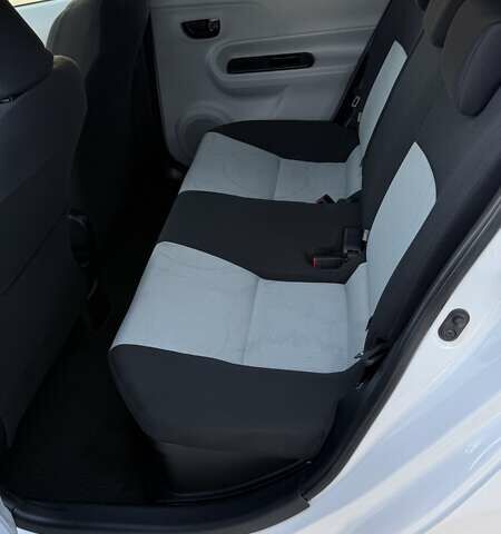 Белый Тойота Aqua, объемом двигателя 1.5 л и пробегом 85 тыс. км за 10499 $, фото 21 на Automoto.ua