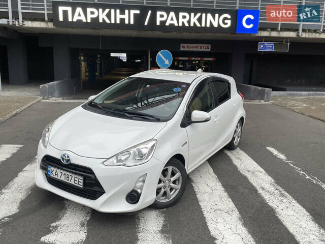 Білий Тойота Aqua, об'ємом двигуна 1.5 л та пробігом 123 тис. км за 9900 $, фото 1 на Automoto.ua