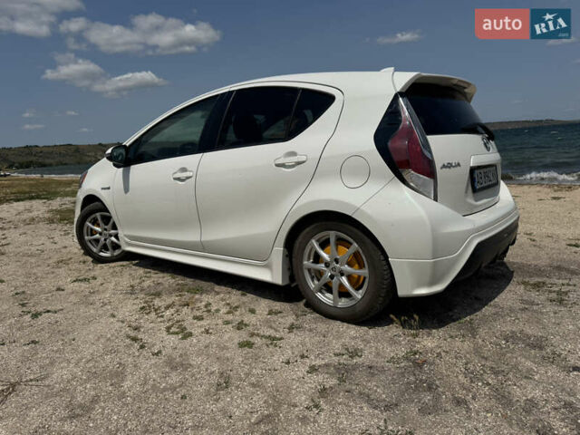 Белый Тойота Aqua, объемом двигателя 1.5 л и пробегом 61 тыс. км за 10700 $, фото 5 на Automoto.ua