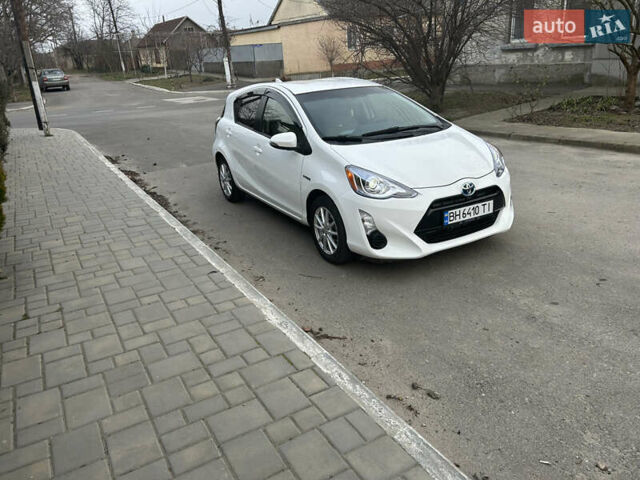 Білий Тойота Aqua, об'ємом двигуна 1.5 л та пробігом 120 тис. км за 10550 $, фото 6 на Automoto.ua