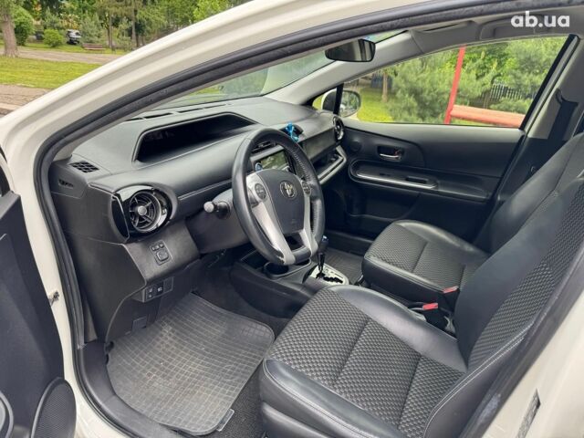 Білий Тойота Aqua, об'ємом двигуна 1.5 л та пробігом 95 тис. км за 11990 $, фото 18 на Automoto.ua