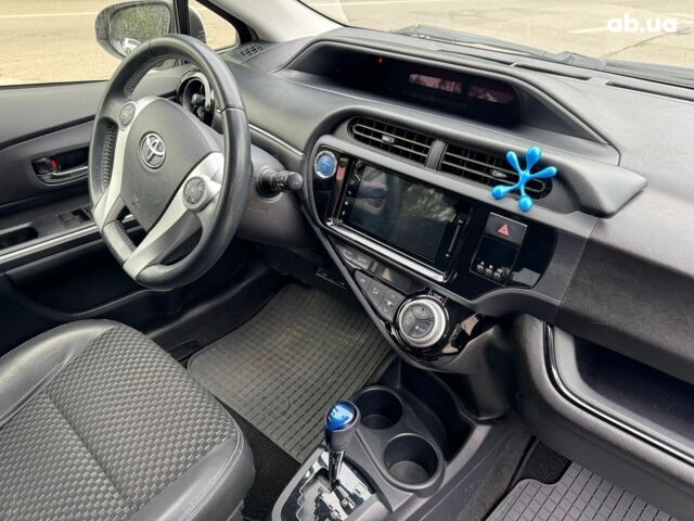 Білий Тойота Aqua, об'ємом двигуна 1.5 л та пробігом 95 тис. км за 11990 $, фото 14 на Automoto.ua