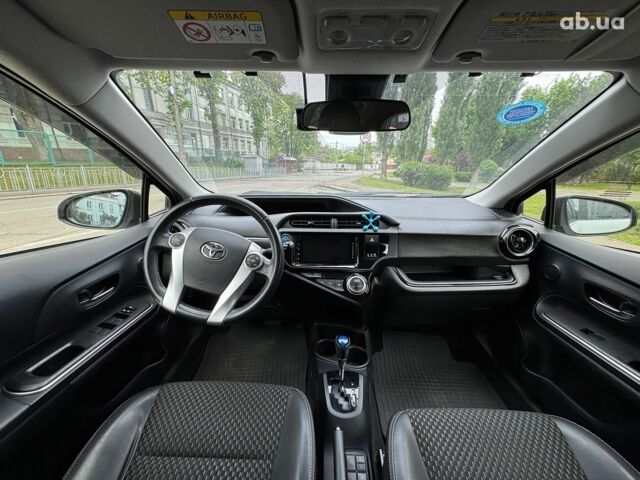 Білий Тойота Aqua, об'ємом двигуна 1.5 л та пробігом 95 тис. км за 11990 $, фото 11 на Automoto.ua