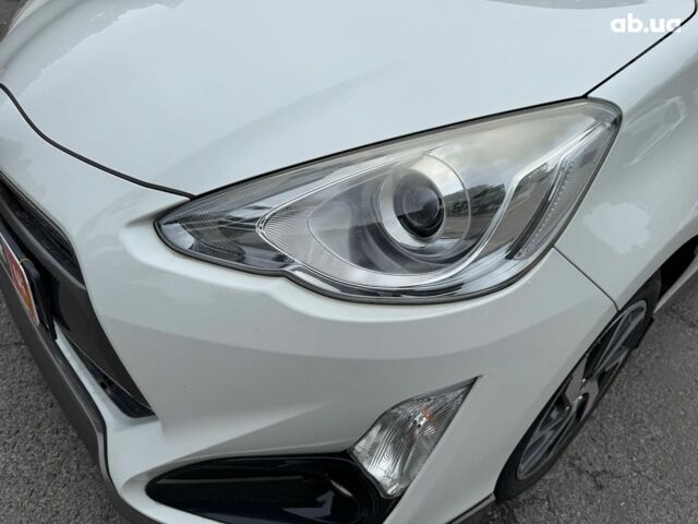 Білий Тойота Aqua, об'ємом двигуна 1.5 л та пробігом 95 тис. км за 11990 $, фото 17 на Automoto.ua