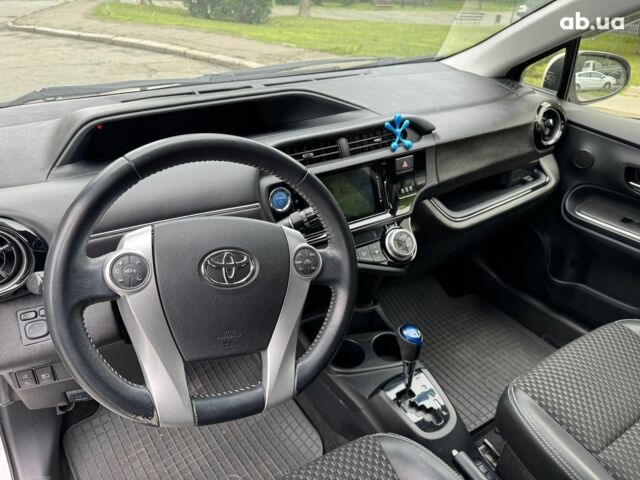 Білий Тойота Aqua, об'ємом двигуна 1.5 л та пробігом 95 тис. км за 11990 $, фото 21 на Automoto.ua