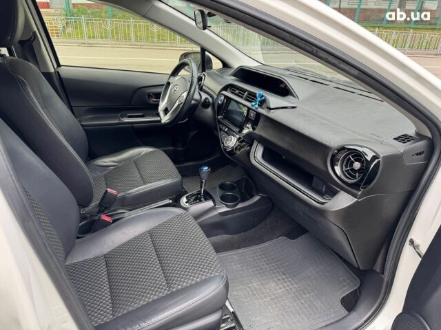 Білий Тойота Aqua, об'ємом двигуна 1.5 л та пробігом 95 тис. км за 11990 $, фото 12 на Automoto.ua