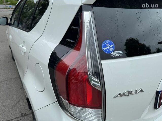 Білий Тойота Aqua, об'ємом двигуна 1.5 л та пробігом 95 тис. км за 11990 $, фото 8 на Automoto.ua