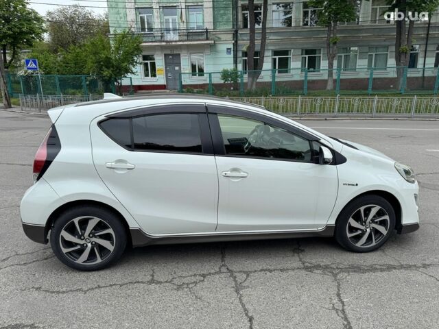 Білий Тойота Aqua, об'ємом двигуна 1.5 л та пробігом 95 тис. км за 11990 $, фото 5 на Automoto.ua